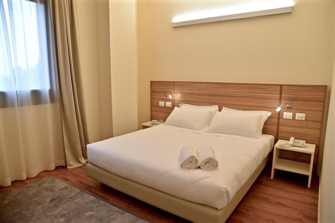 Hotel Forum Baranzate Luaran gambar