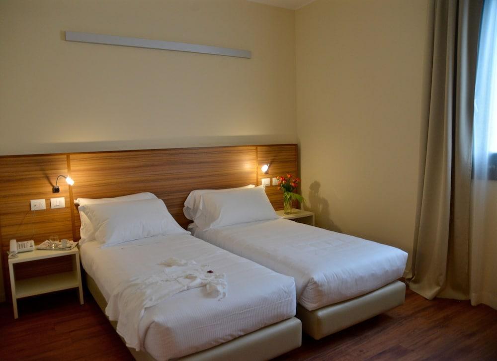 Hotel Forum Baranzate Luaran gambar